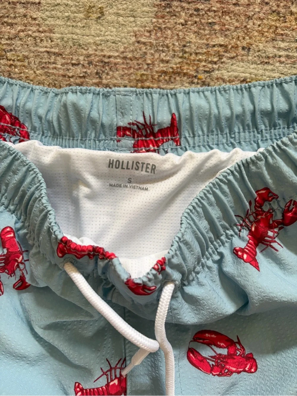 Hollister Men's Mid-Thigh Seersucker Lobster Swim Shorts Lined Small Blue & Red